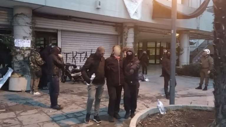 Θεσσαλονίκη: Δύο συλλήψεις για την απόπειρα επιθεσης σε Αστυνομικό Τμήμα - Είχαν συλληφθεί και στην κατάληψη του ΑΠΘ