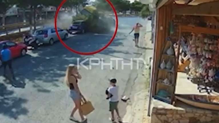 Φρικτό τροχαίο στη Χερσόνησο: Φορτηγό συγκρούστηκε με μηχανή και σκότωσε πεζό - Βίντεο ντοκουμέντο