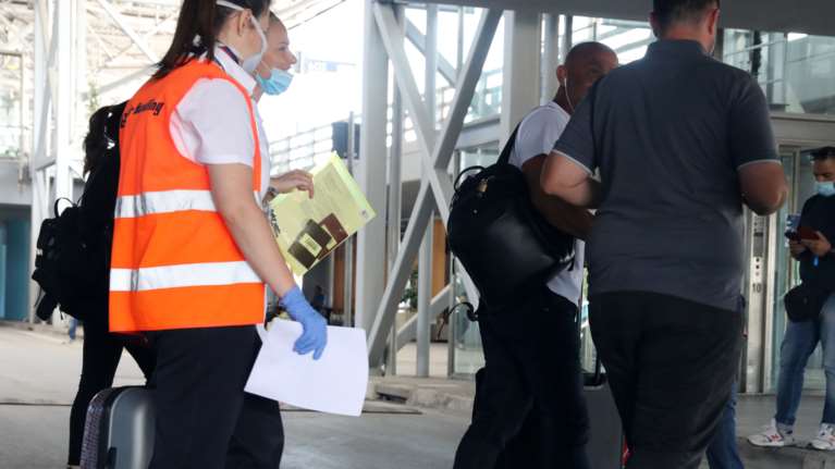 Επαναπατρίστηκαν εκατό Έλληνες από την Αίγυπτο μετά από τρεις μήνες