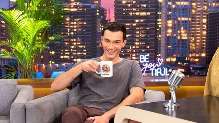 Νίκος Κοσώνας: "Σε πρώτη γνωριμία δεν λέω ότι η Δάφνη Μπόκοτα είναι μαμά μου, γιατί θέλω..."