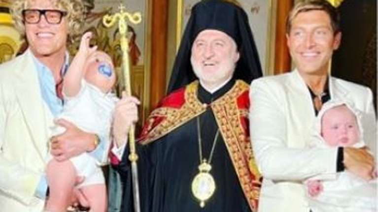 Ιερά Σύνοδος: Επιστολή διαμαρτυρίας σε Ελπιδοφόρο και Βαρθολομαίο για τη βάφτιση των παιδιών των γκέι σχεδιαστών