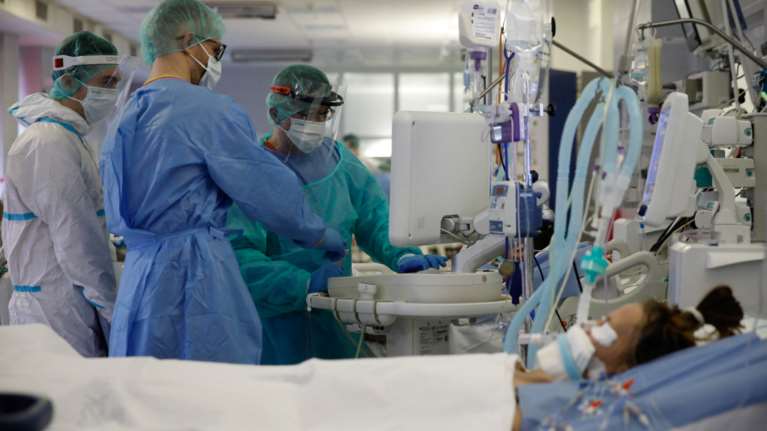 Μαγιορκίνης: Ο κίνδυνος επαναμόλυνσης είναι αυξημένος – Δεν έχει κλείσει ο κύκλος της Όμικρον