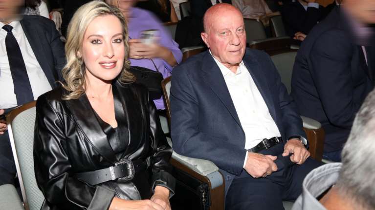 Πόπη Δομάζου: &quot;Δεν έχει κάτσει κανείς στη θέση του, συνεχίζω κάθε μέρα να του αγοράζω τις εφημερίδες του&quot;