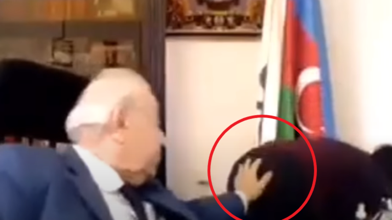 Viral: Πρώην βουλευτής στο Αζερμπαϊτζάν &quot;έβαλε χέρι&quot; on camera σε συνεργάτιδά του [βίντεο]