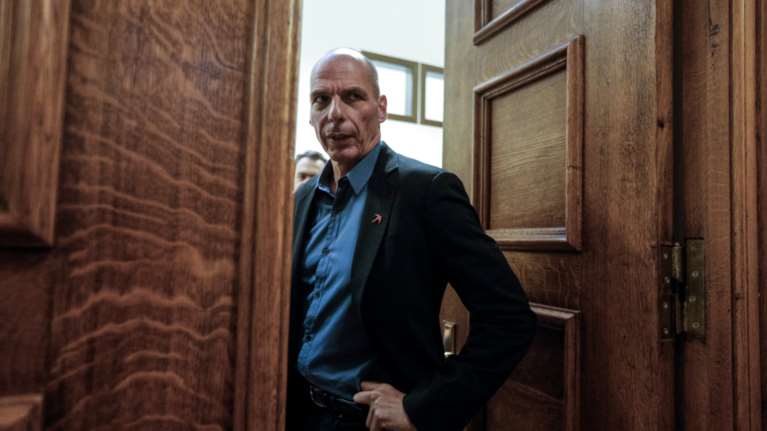Βαρουφάκης για βιβλίο Τσίπρα: Αυτοεξευτελισμός τα περί πληρωμής με "κουπόνια" - Ηταν όρος για να αναλάβω το ΥΠΟΙΚ
