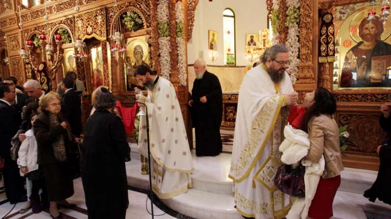 Κορονοϊός και Θεία Κοινωνία: Να πηγαίνουμε στην εκκλησία;- Να μεταλαμβάνουμε ή όχι;