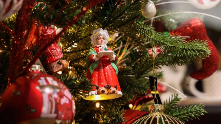 Εορταστικό ωράριο: Πώς θα λειτουργήσουν τα καταστήματα μέχρι την Πρωτοχρονιά - Τελευταία ευκαιρία για δώρα