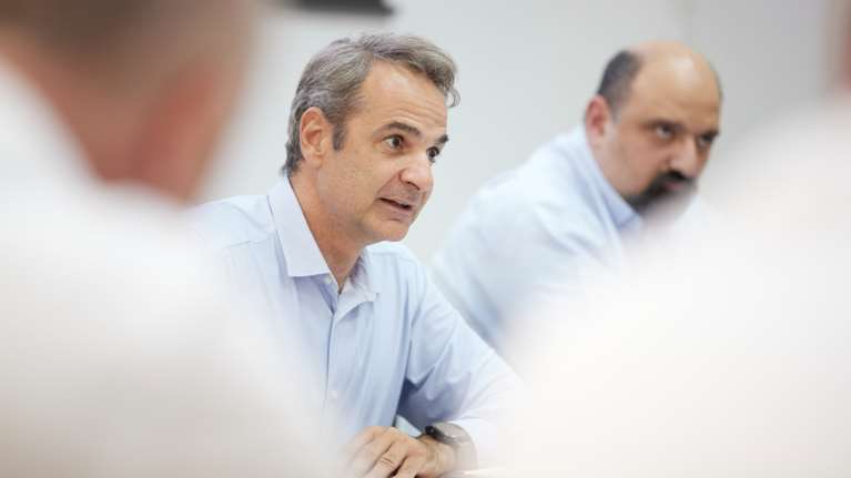 Ο Κυριάκος Μητσοτάκης στη Φαρκαδόνα: Στα 3 δισ. ευρώ οι πόροι για την αποκατάσταση της Θεσσαλίας από την κακοκαιρία Daniel