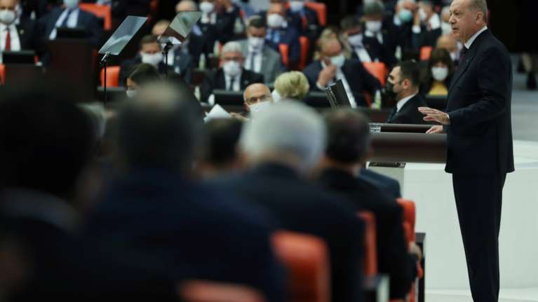 Απίστευτη πρόκληση Ερντογάν: &quot;Τουρκικό έμβλημα&quot; ο δικέφαλος αετός - Τι είπε για Κύπρο, Αν. Μεσόγειο και Θράκη