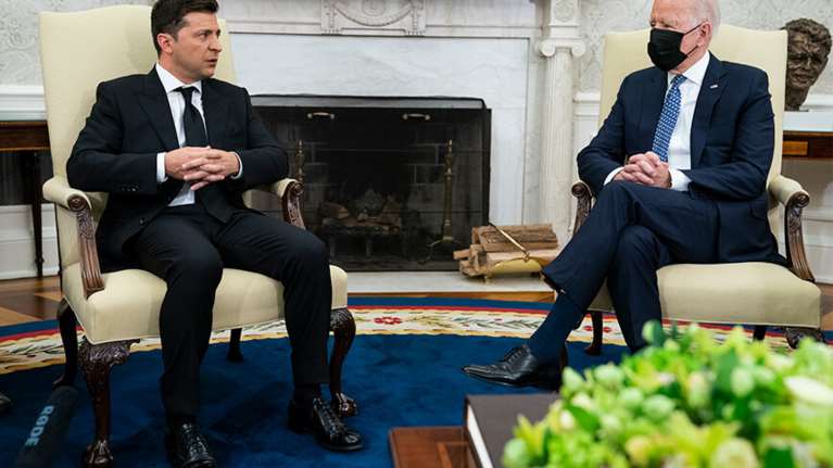 Επικοινωνία Ζελένσκι με Μπάιντεν: Συμφωνήσαμε για υποστήριξη στην άμυνα και περαιτέρω κυρώσεις σε Ρωσία
