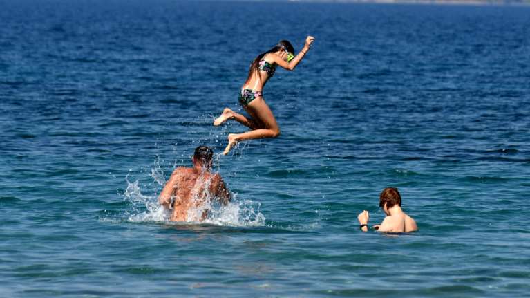 Τρόμος για 12χρονη στην Κρήτη: Άγνωστος Αιγύπτιος την σήκωσε αγκαλιά μέσα στη θάλασσα- Συνελήφθη μετά από μεγάλη αναστάτωση