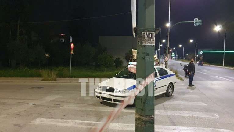 Πάτρα: Έφραξαν τον δρόμο με φλεγόμενους κάδους και πέταξαν μολότοφ σε περιπολικό - Δύο προσαγωγές [Εικόνες]