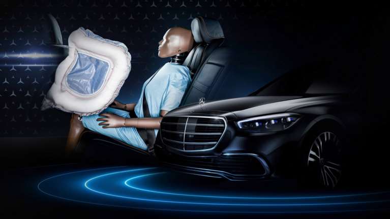 H νέα Mercedes S-Class θα διαθέτει μετωπικούς αερόσακους για τους πίσω επιβάτες