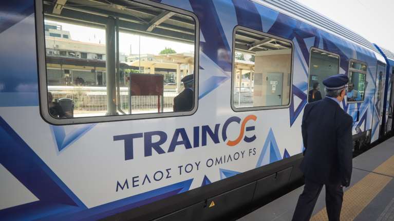Αρνητές μάσκας προκάλεσαν επεισόδιο σε δρομολόγιο τρένου - Παρέμβαση ΕΛ.ΑΣ και πρόστιμα