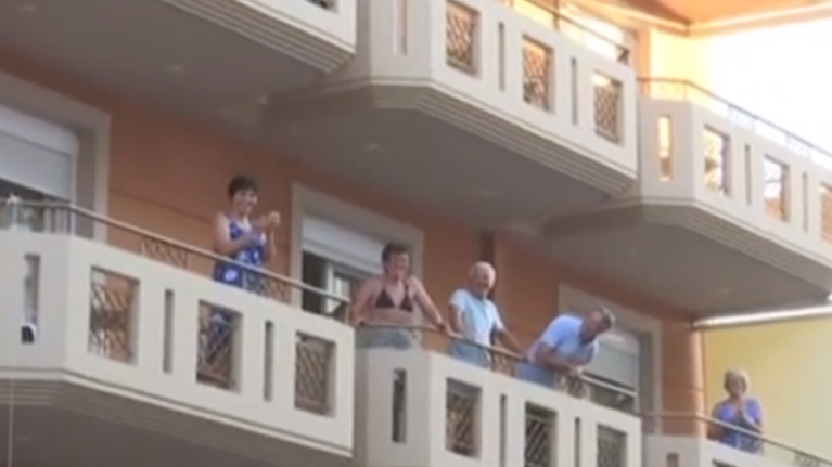 Αιδηψώς: Αρνητικά τα 80 από τα 87 ύποπτα κρούσματα - Χειροκρότημα στα μπαλκόνια από τους Σέρβους