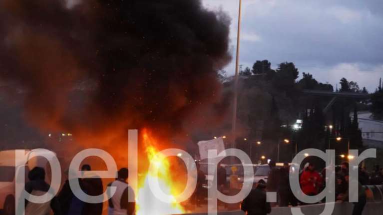 Αίγιο: Οι αγρότες "φούντωσαν" την εθνική οδό - Κυκλοφοριακές ρυθμίσεις στην περιοχή