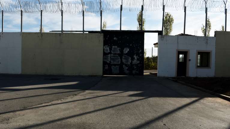 Πέντε συλλήψεις για διακίνηση ναρκωτικών και κινητών στις φυλακές Αυλώνα - Ανάμεσά τους και σωφρονιστικός υπάλληλος