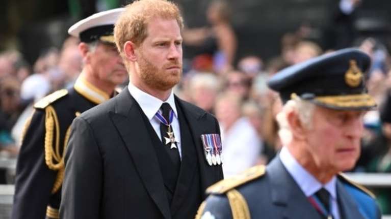 Αλλαγμένος ο πρίγκιπας Χάρι: Θέλει να κερδίσει την εμπιστοσύνη της οικογένειάς του