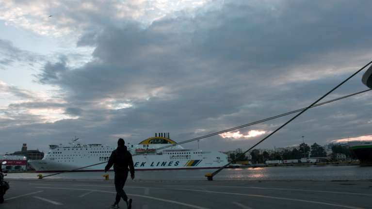 Νεκρός ανασύρθηκε 91χρονος από τη θαλάσσια περιοχή στο λιμάνι του Πειραιά