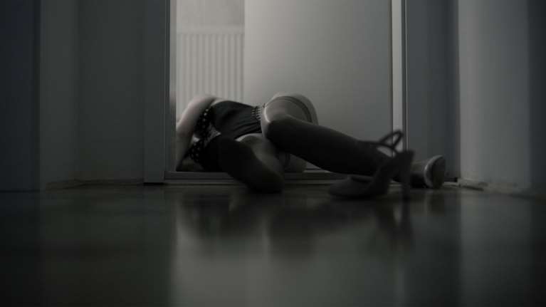 Εφιάλτης για 21χρονη Σουηδή στα Χανιά: Καταγγέλλει βιασμό από δύο άνδρες που γνώρισε σε κλαμπ