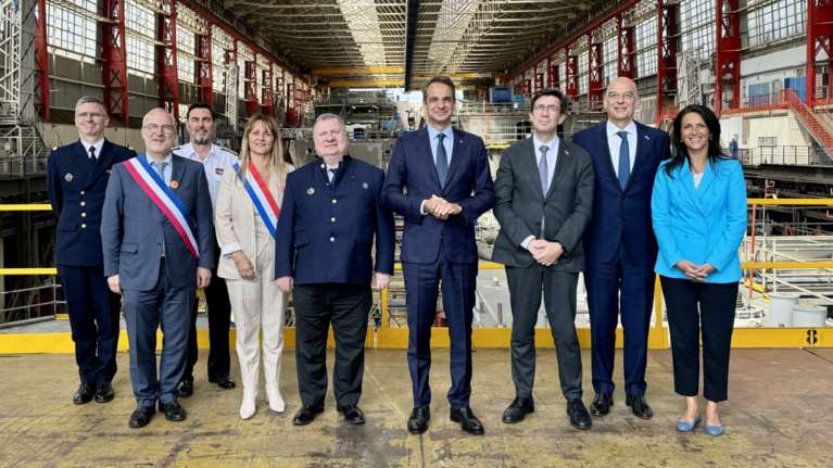 Στα ναυπηγεία του Λοριάν στη Γαλλία για τις φρεγάτες Belharra ο Κυριάκος Μητσοτάκης
