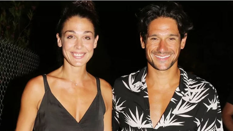 Η Ιωάννα Τριανταφυλλίδου ποζάρει με το μαγιό της στην παραλία και είναι το απόλυτο bikini body