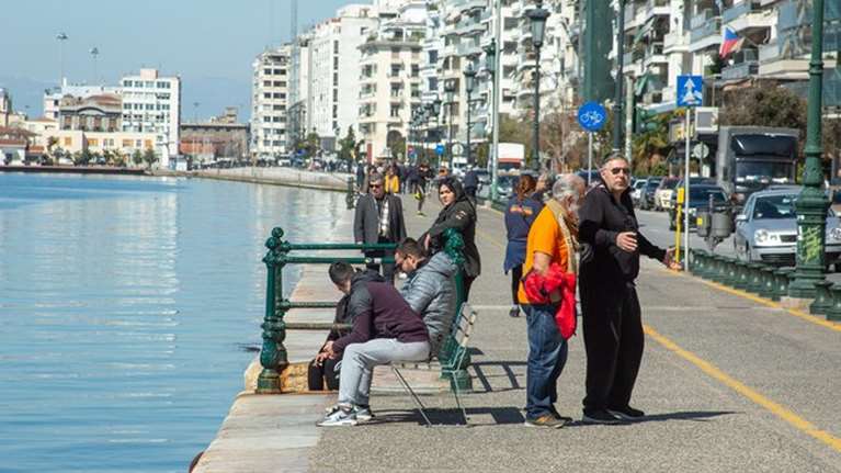 Κορονοϊός: ΔΙΑΣ - Δημοτική Αστυνομία στο "κυνήγι" των περιπατητών στην παραλία Θεσσαλονίκης