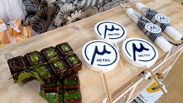 Σαρώνουν οι λαμπάδες &quot;Μετρό Θεσσαλονίκης&quot; και &quot;σοκολάτα Ντουμπάι&quot; - Κάνει θραύση το &quot;πιτόγυρο&quot; στο εξωτερικό