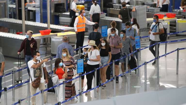 Κορονοϊός: Νέες αεροπορικές οδηγίες από την ΥΠΑ - Xωρίς υποχρεωτικό τεστ οι Σουηδοί, στη λίστα η Ουγγαρία