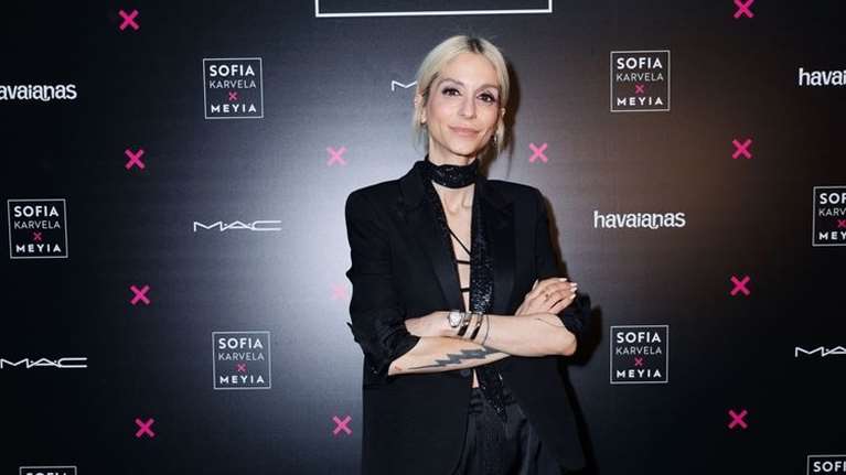 Σοφία Καρβέλα: Η σπάνια βραδινή έξοδος με τους γονείς της - Η φωτογραφία με την Ανίτα Πάνια