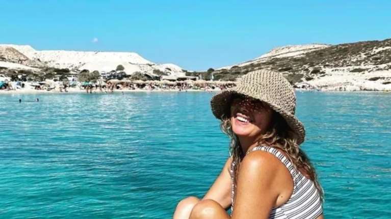 Ζηλέψαμε το μαύρισμα της Σοφίας Αλιμπέρτη - Η εμφάνιση σε παραλία της Νάξου