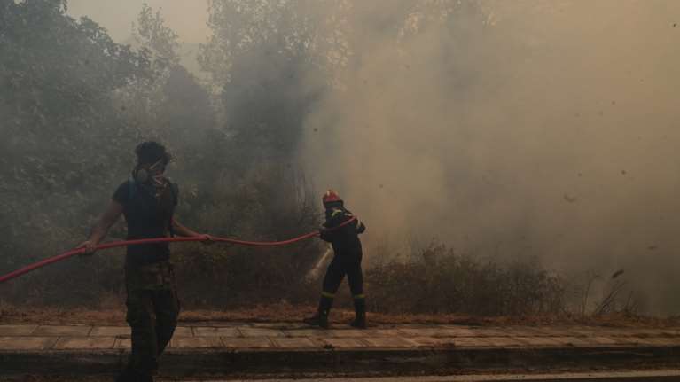 Υψηλός κίνδυνος πυρκαγιάς την Τρίτη σε Αττική, Κρήτη και άλλες 16 περιοχές