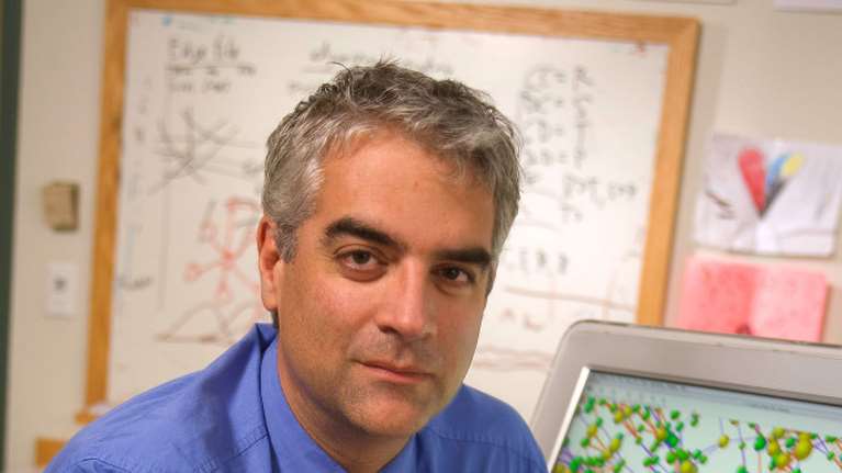 Κορονοϊός - Προειδοποιεί ο καθηγητής Χριστάκης (Yale): Το 40% του παγκόσμιου πληθυσμού θα νοσήσει