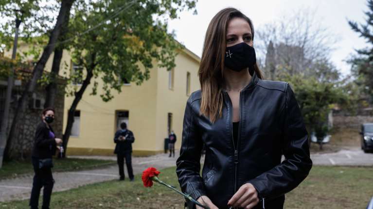 Αχτσιόγλου για τις ανακοινώσεις Σταϊκούρα - Βρούτση:  Ντράπηκε και η ντροπή