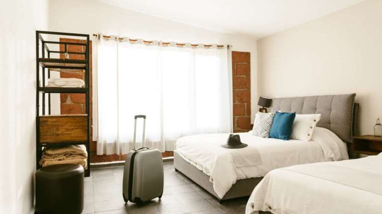 3 πράγματα που πρέπει οπωσδήποτε να κάνουμε μετά το check in στο ξενοδοχείο