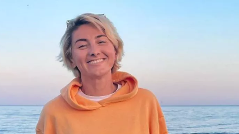 Ρεγγίνα Μακέδου: Αποχωρίστηκε τα ξανθά της μαλλιά - Η νέα φωτογραφία από το νοσοκομείο