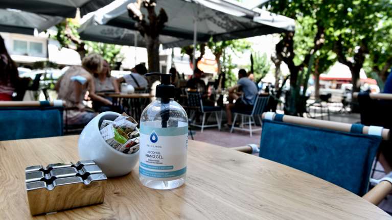 Με τη σχολική κάρτα η είσοδος των μαθητών σε εστίαση και καταστήματα - Δεν χρειάζεται νέο self test