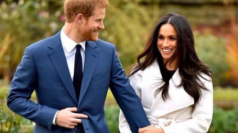 Χάρι - Μέγκαν: Βιβλίο βάζει φωτιά στο παλάτι του Μπάκιγχαμ