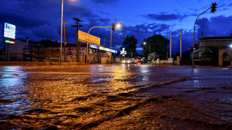 Κακοκαιρία: &quot;Βουτιά&quot; του υδράργυρου και καταιγίδες - Ποιες περιοχές θα &quot;χτυπήσουν&quot; τα καιρικά φαινόμενα