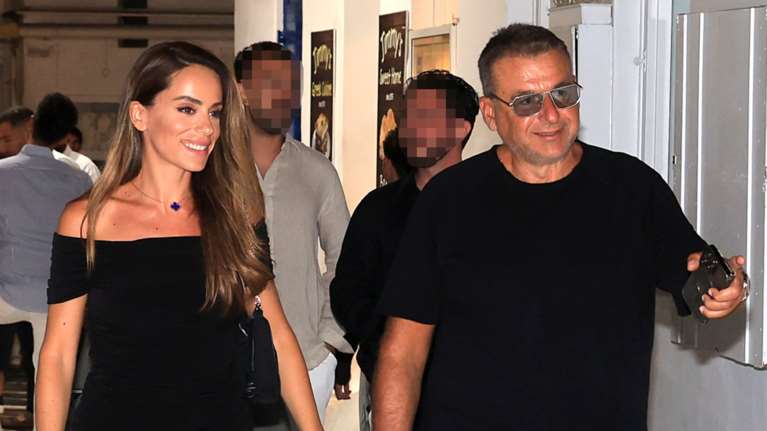 Γιώργος Λιάγκας - Μαρία Αντωνά: Χέρι - χέρι στα σοκάκια της Μυκόνου