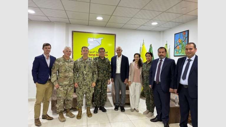 Χαμός στην Τουρκία με τον Αμερικανό πρέσβη που φωτογραφήθηκε με Κούρδους αντάρτες- Σε χάρτη που δείχνει την Αλεξανδρέττα εκτός Τουρκίας