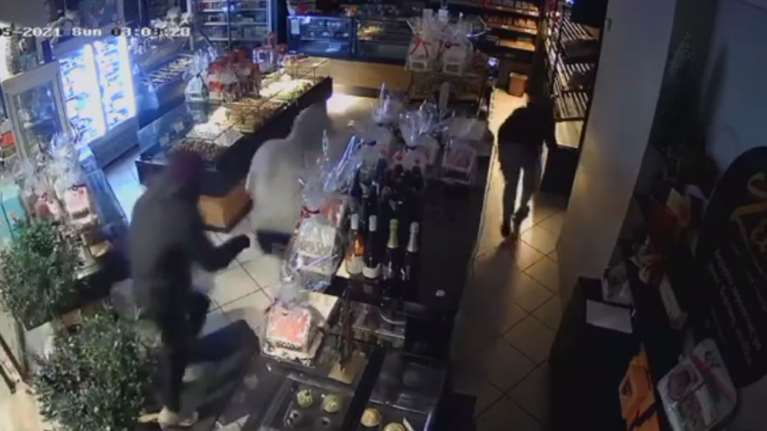 &quot;Καρέ  - καρέ&quot; η δράση συμμορίας ανηλίκων στα Νότια Προάστια της Αττικής- Ρήμαζε καταστήματα [βίντεο]