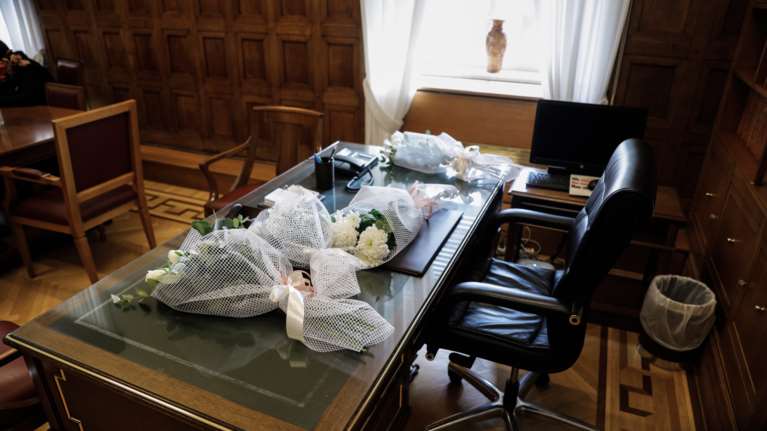 Γέμισε λουλούδια το γραφείο της Φώφης Γεννηματά στη Βουλή- Συγκινητικές εικόνες