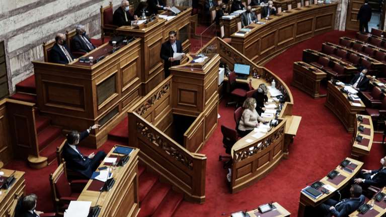 Γεννηματά και ΚΚΕ βλέπουν διχασμό και πόλωση πίσω από την αντιπαράθεση στη Βουλή