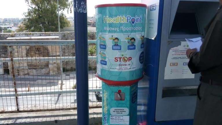 Πρωτοπορία στο Ηράκλειο Κρήτης: Αυτόματα μηχανήματα πώλησης μασκών στις στάσεις