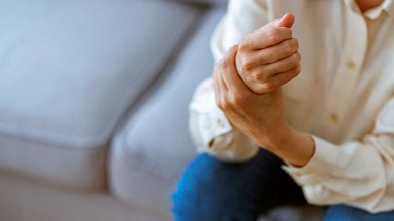 Ρευματοειδής αρθρίτιδα: 6 ενδείξεις ότι επιδεινώνεται