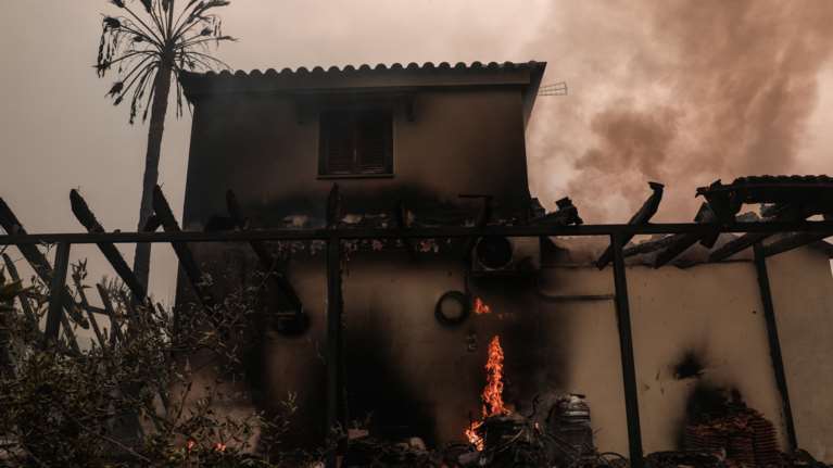 ΔΕΗ: Διαγραφή οφειλών για όσους έχουν υποστεί ολική καταστροφή περιουσίας