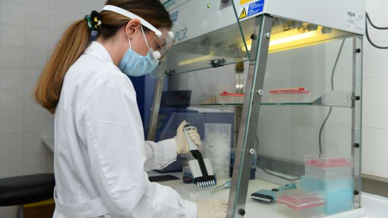 Όμιλος ΕΛΠΕ: Νέα δωρεά για την ενίσχυση της παραγωγικής δυνατότητας του ΕΣΥ σε μοριακούς ελέγχους και άμεση έκδοση αποτελεσμάτων για τον COVID-19