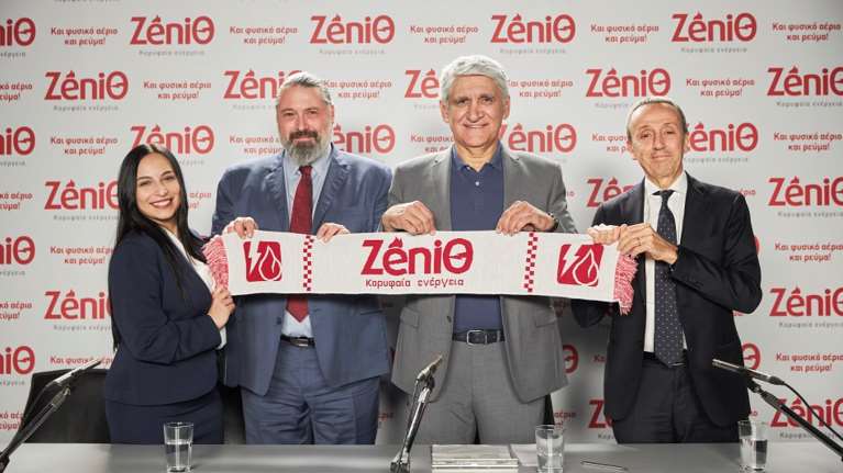 Η ΖeniΘ βραβεύτηκε για την Κορυφαία Καμπάνια με τον Παναγιώτη Γιαννάκη στα Social Media Awards 2020