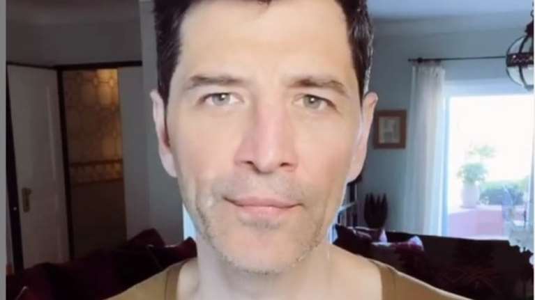 &quot;Μένουμε σπίτι&quot;: Η καμπάνια για τον κορονοϊό με Ρουβά, Καρύδη, Αθερίδη [βίντεο]